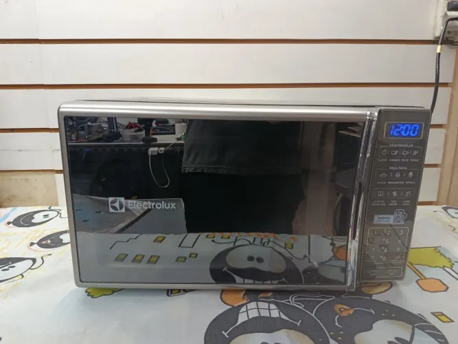 Microondas Electrolux 25 litros porta espelhada cinza lindo 220v TD funcionando 
