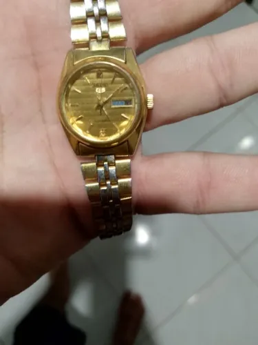 Relógio Seiko feminino.  Parado necessita manutenção 