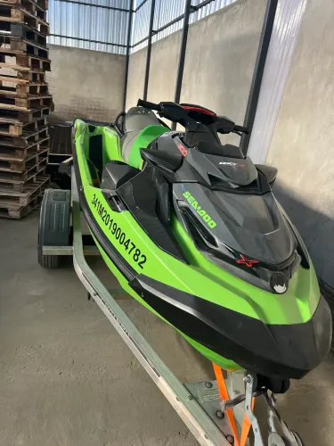 Jet ski