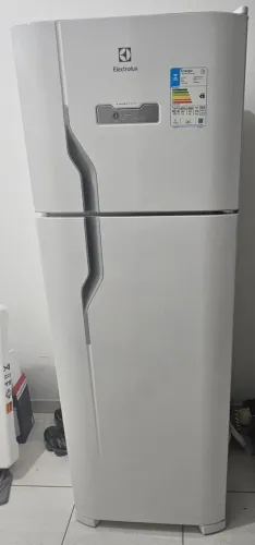 Geladeira frostfree electrolux 310L