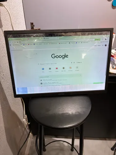 Monitor tela funcionando com avarias