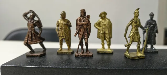 Coleção de miniaturas metálicas anos 90
