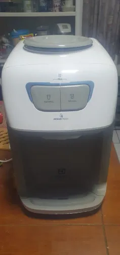 Bebedouro Água Gelada Fria e Natural Aquafresh Electrolux  Bivolt Branco BE11B
