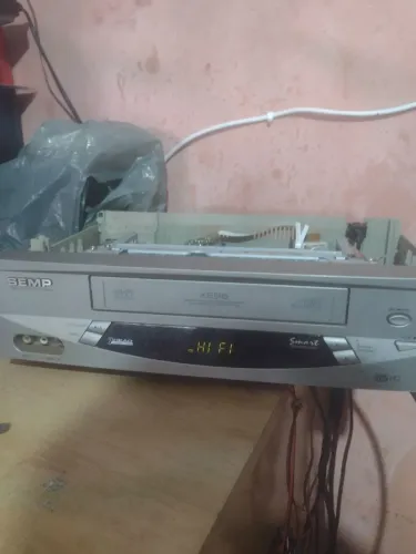 Vídeo cassete hifi sterio Semp conservado