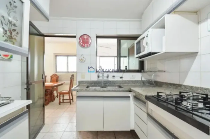 Apartamento com sacada 3 quartos suítes, 2 vagas de garagem fixa à venda em Mirandópolis.