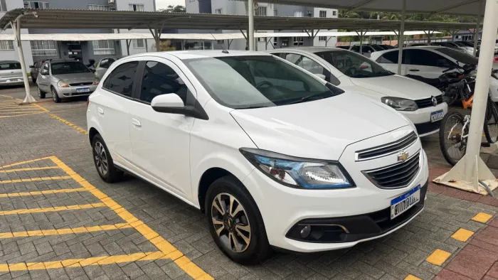 Chevrolet Onix Hatch LTZ 1.4 8V Flex Power Aut. 4P 2016