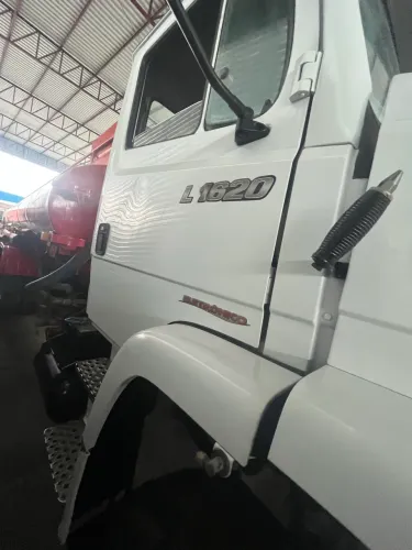 MERCEDES-BENZ L-1620 3-Eixos 2p (diesel)