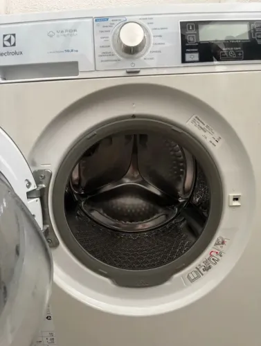 Máquina de Lavar abertura frontal água quente e fria Electrolux 10,2kg Front Load LFE10
