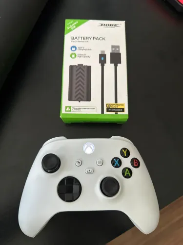 Controle Xbox Séries S/X conservado + kit bateria