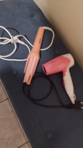 Secador de cabelo funcionando perfeitamente e modelador de cachos