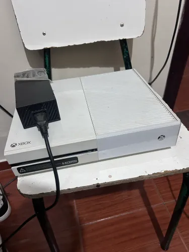 XBOX ONE FAT - 2 CONTROLES E JOGOS