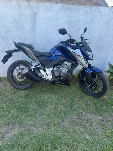 Honda CB Twister 300 - Muito Nova, Revisada e Documentação em Dia