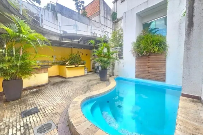 Casa com ponto comercial na Visconde de Porto Alegre - Praça 14 com 9,23 x 51,47 de terren