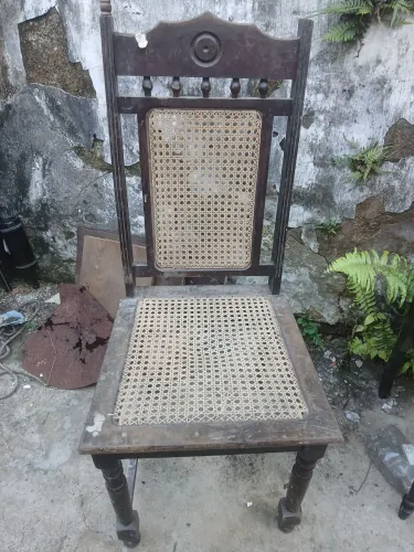 Cadeira em madeira