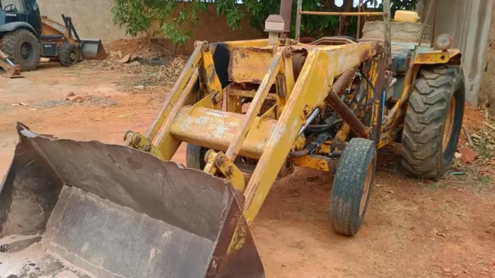 Pá carregadeira pula pula mf