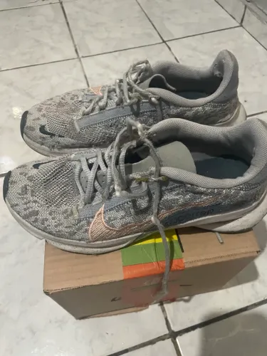 Tênis Nike de corrida usado