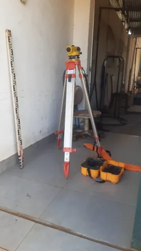 Equipamento Topográfico Profissional - Ótimo Estado e Preço Baixo