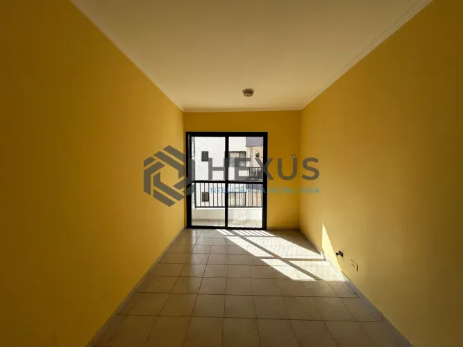 Apartamento com varanda e lazer a 500m da praia no Tombo, Guarujá