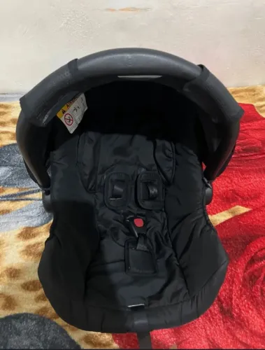 Vende-se bebê conforto semi novo (usado poucas vezes) 