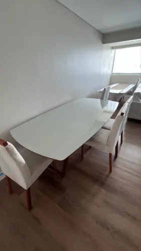 Belíssima mesa de jantar (6 a 8 lugares) + 6 cadeiras