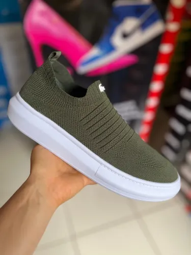 Tênis meia verde Lacoste super confortável 
