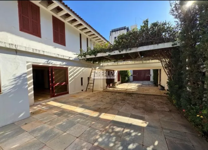 Casa com 4 Quarto(s) e 5 banheiro(s) para Alugar, 10 m² por R$ 9020 / Mês