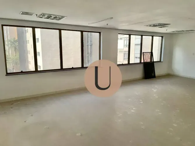 Conjunto de 4 salas comerciais, em prédio comercial novo perto do Metro Brigadeiro, O Préd