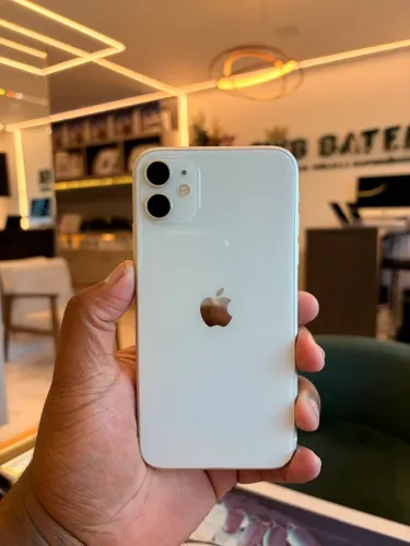 iPhone 11 256GB Branco Bateria 71% - Usado 