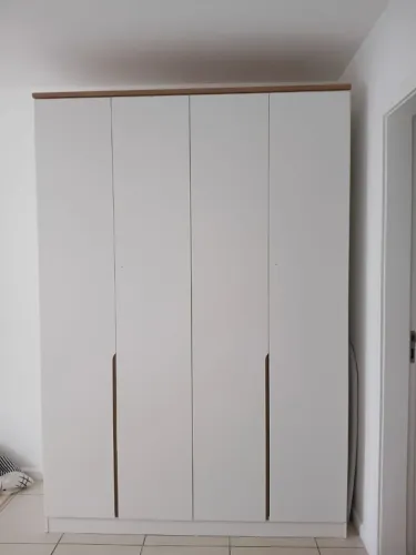 Guarda-roupa infantil Sky (Casatema) 4 portas e 2 gavetas, branco e madeira clara