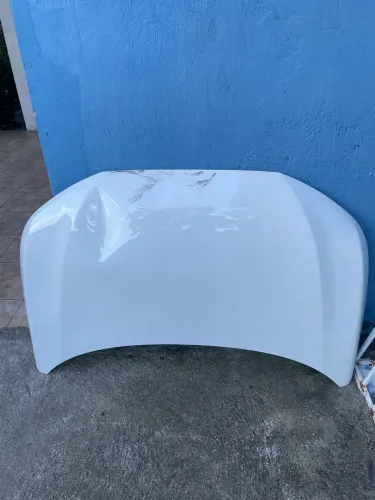 Capô e farol (lado do motorista) da Fiat Strada 2026