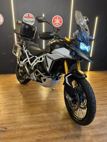 TRIUMPH TIGER 900 RALLY PRO 2025 COM APENAS 5.600 KMS