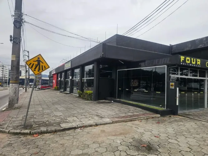 LOJA Premium com 750 m² na Av. Ivo Silveira