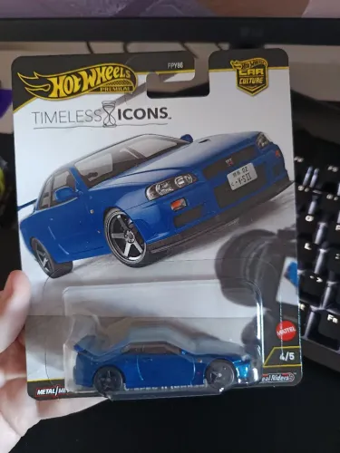 Hot Wheels Premium r34(mínino115) por favor ler a descrição