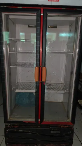 Expositor de refrigerante 2 portas R$3.500
