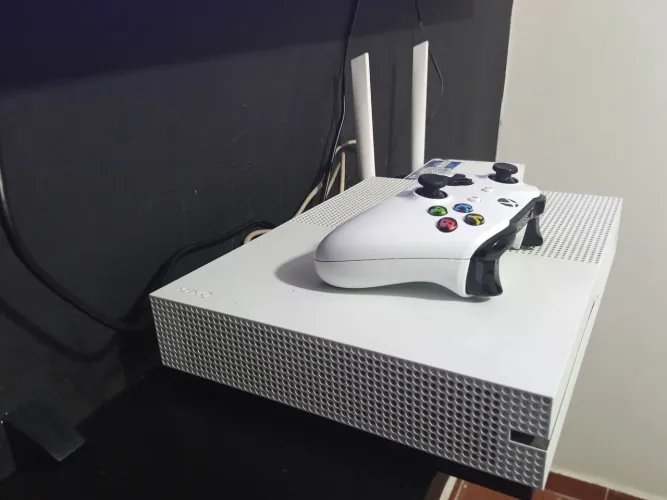 Xbox one S semi-novo 1 fifa 25