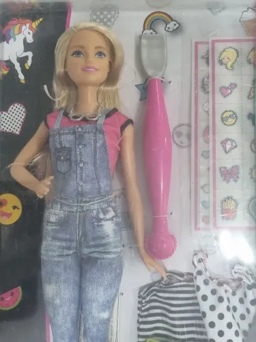 Boneca lacrada Barbie Fashionista.