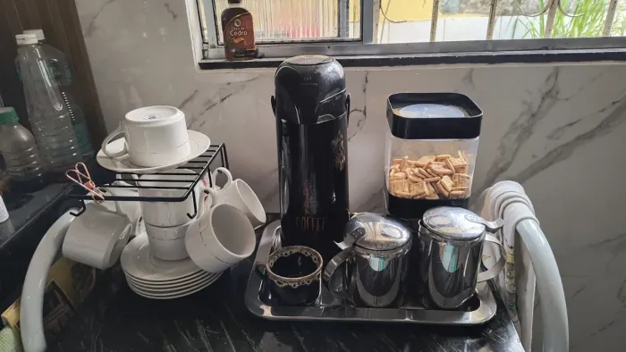 Fruteira com cestos e prateleiras. Perfeita para seu mucroondas, ser o cantinho do café m