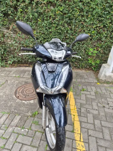 Scooter único dono, nunca caiu, tudo funcionando
