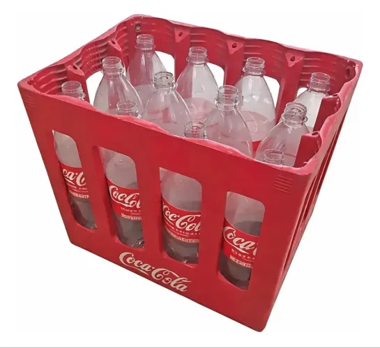 Caixa com garrafas de coca cola retornável