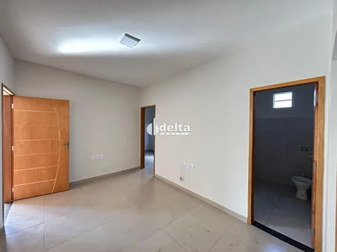 Casa com 2 quartos disponível para venda no bairro Jardim Patrícia em Uberlândia-MG