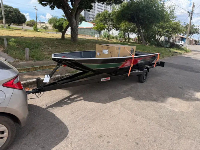 CANOA 5.5M + MOTOR 15HP MERCURY + REBOQUE