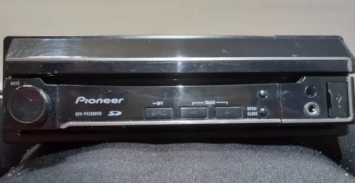DVD Automotivo Pioneer avh p5250 (tela retrátil não está saindo)