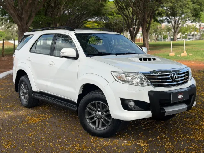 Toyota Hilux SW4 SRV D4-d 4X4 3.0 TDI Dies. AUT 2013