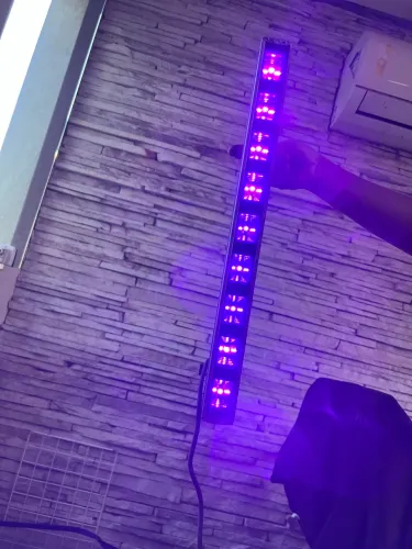 Luz de led com 9 leds cada. Tem 4 unidades.