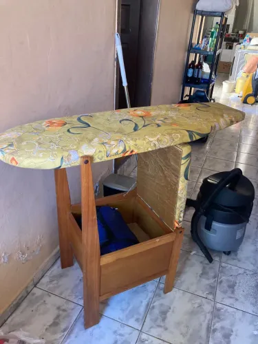 Cadeira tábua de passar roupa em madeira maciça