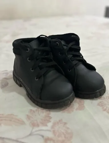 3 pares de sapatos para menino N25 por 100 Reais