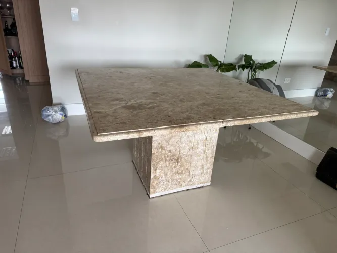 Mesa de jantar em mármore travertino - Elegância e Sofisticação 