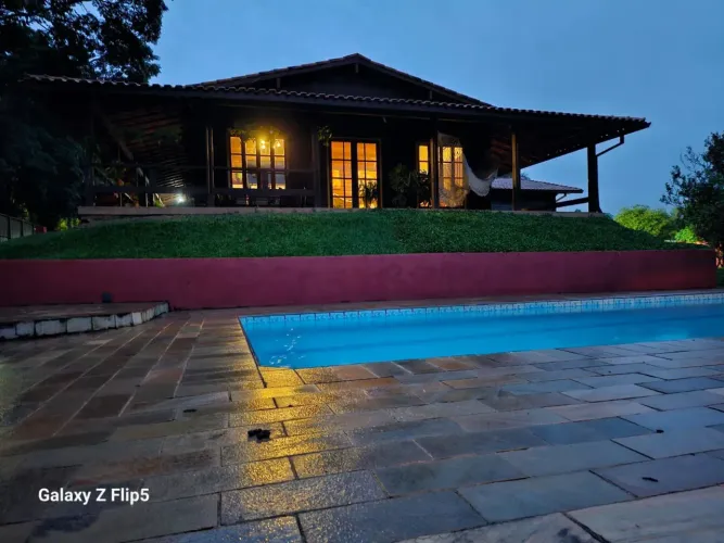 Casa térrea, condomínio fechado, 4 suítes, 5 banheiros ,piscina, Granja Vianna/Carapicuíba