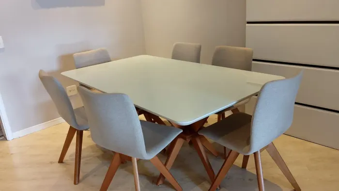 Mesa com 6 cadeiras