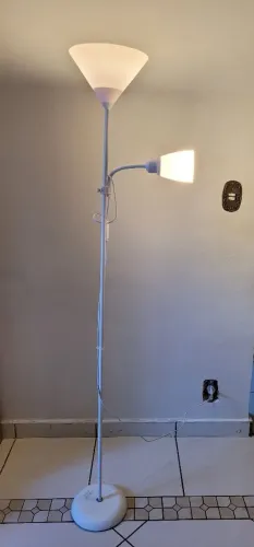 Luminária de chão LED ajustável - bivolt